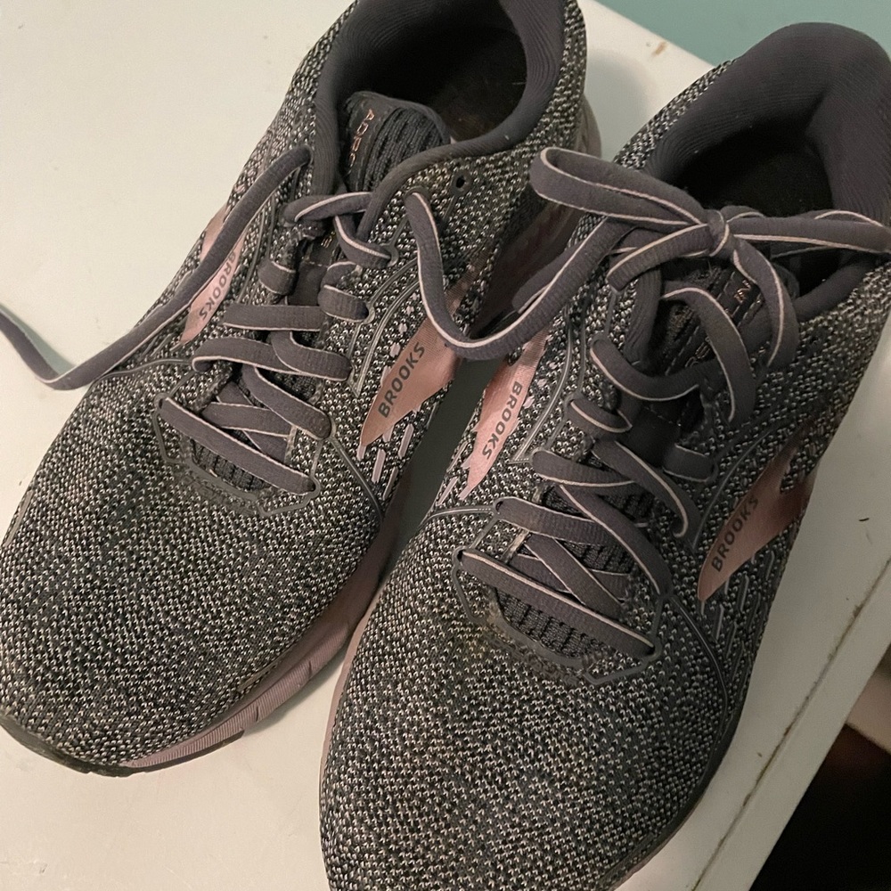 Size 7 wide Brooks Adrenaline women shoes